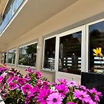Nisos Family House