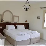 La Luna Apartments