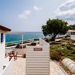 Floreika Studio By The Sea