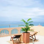 Thea - Rooftop Seaview Jacuzzi