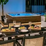 Maison Aqua Suite With Private Mini Pool Jacuzzi