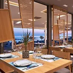 Coriva Beach Hotel & Bungalows