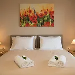 Akrotiri Sea View Suites