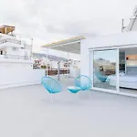 Amazing Rooftop Studio With Large Private Balcony