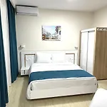 Navarino Luxe Suites