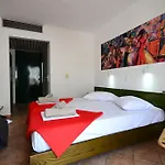 Villa Cariatis