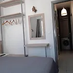 1 Bedroom Renovated Apartment By The Sea-Summermemories