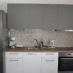 1 Bedroom Renovated Apartment By The Sea-Summermemories