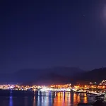 1 Bedroom Renovated Apartment By The Sea-Summermemories