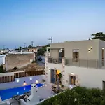 Marvelous New Luxury Villa With Heated Pool!