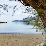 Tholos Alexandra\'S Beachfront House