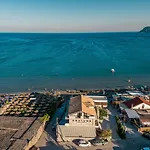 Horizon Apartments - Beachfront Luxury, By Zantewize