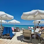 Yades Elegant Villa 2 Minutes Away From The Beach