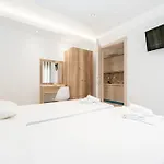 Milonas House Apartments