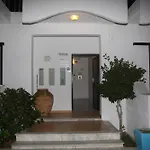 Nikos 2 Studios & Apartments