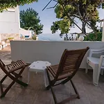 Serenity Beach Front Maisonette, Mola Kaliva