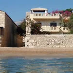 Asterias Studios & Apartments