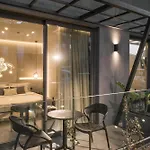 Lavris City Suites