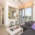 Vivian Art Apartments