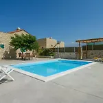 Orelia Cretan Deluxe Apartments