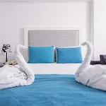 Blue Waves Suites & Apartments