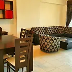 Bungalow White Tennis Apartments & Suites