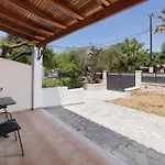 Santos Apartments & Studios