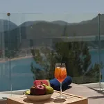 Zeus Throne Suites