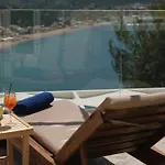Zeus Throne Suites