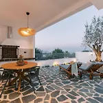 Kalathos Square Luxury Suites