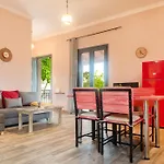 Ostrica Family House
