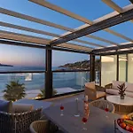 Seagull Luxury Apartment Next To The Sea - By Apokornas Villas
