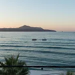 Seagull Luxury Apartment Next To The Sea - By Apokornas Villas