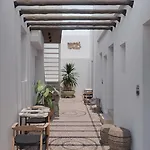 F Fine Suites - Adults Only