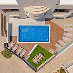 7 Minutes From City Centre - Luxury 6Br Villa