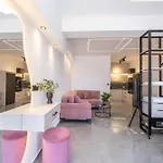 Pnoe Luxury Apartments
