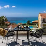 Pnoe Luxury Apartments