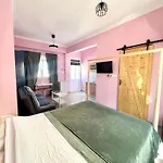 Sky Inn With Great Location Wonderful Acropolis View In Neos Kosmos