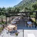 Crystal Blue Hotel, Barbati