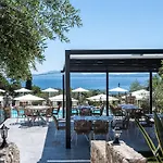 Crystal Blue Hotel, Barbati