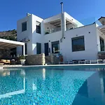 Villa Estee, Luxury Villa With Private Infinity Pool And Jacuzzi