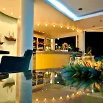 Mari Apartments
