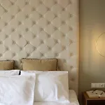 Pinehouse King Suite