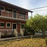 Nikos Apartments