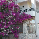 Iris Apartments And Rooms