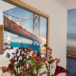 Christina\'S Luxury Apartment