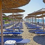 Villa Fofo - Beautiful Sea Front Villa With 650M2 Garden