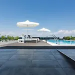 Crystal Villas & Suites