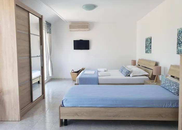 Malibu Studios & Apartments