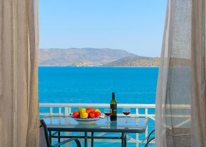 Margarita\'S Seafront Luxury Apartment